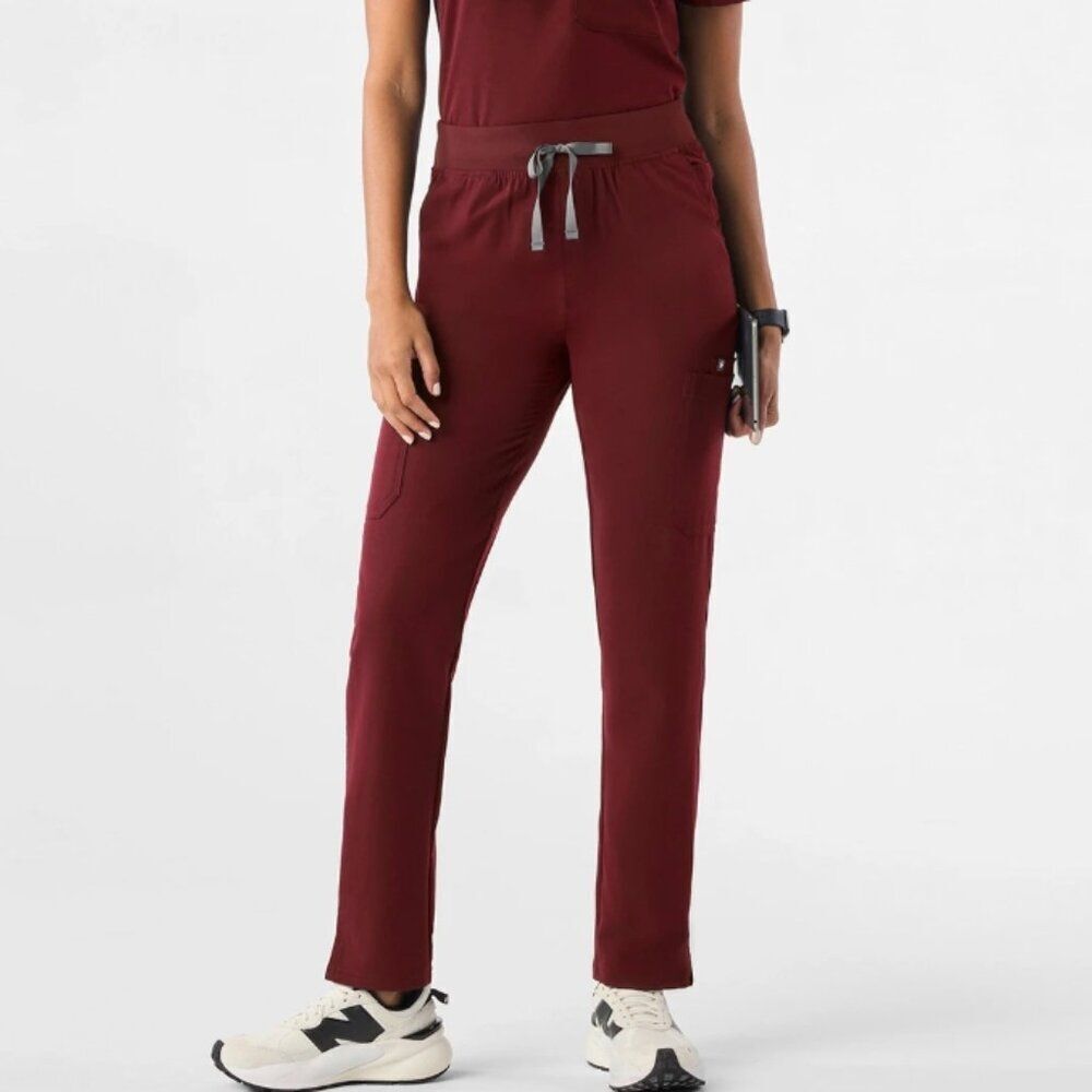 NWOT FIGS High Waisted Yola Skinny Scrub Pants™ in Burgundy in Size XL/P